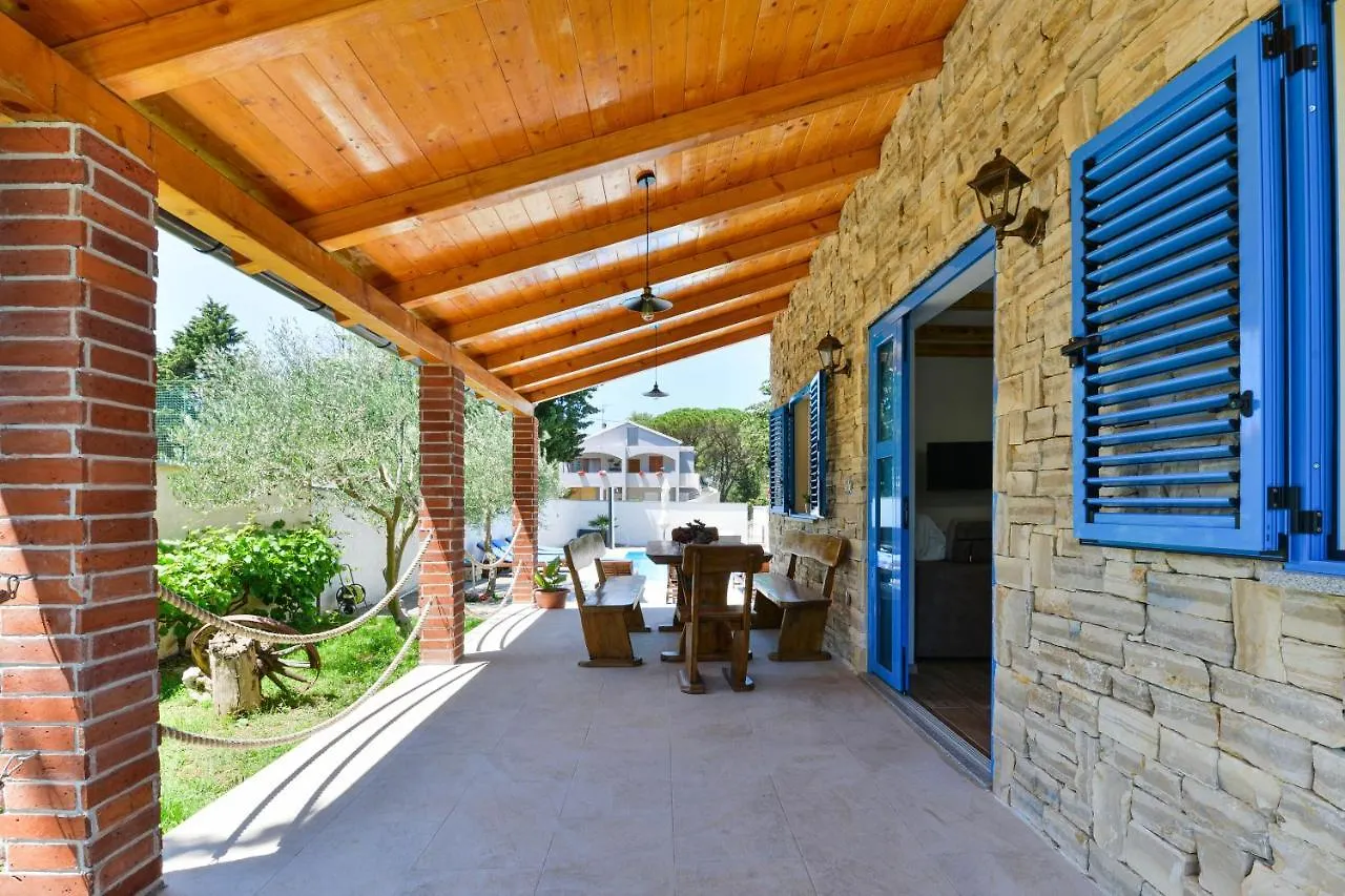 Apartments Crno Zadar Kroatien