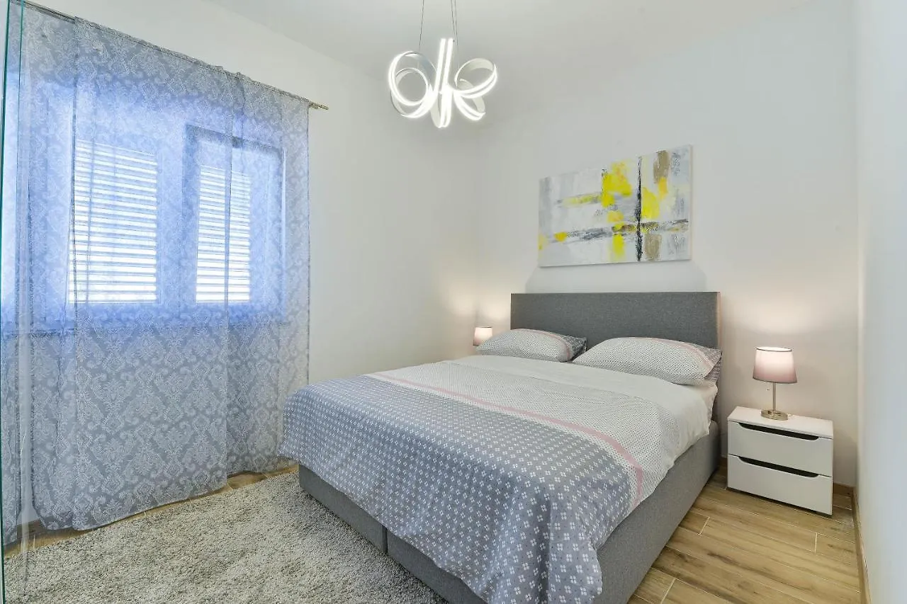 Apartments Crno Zadar