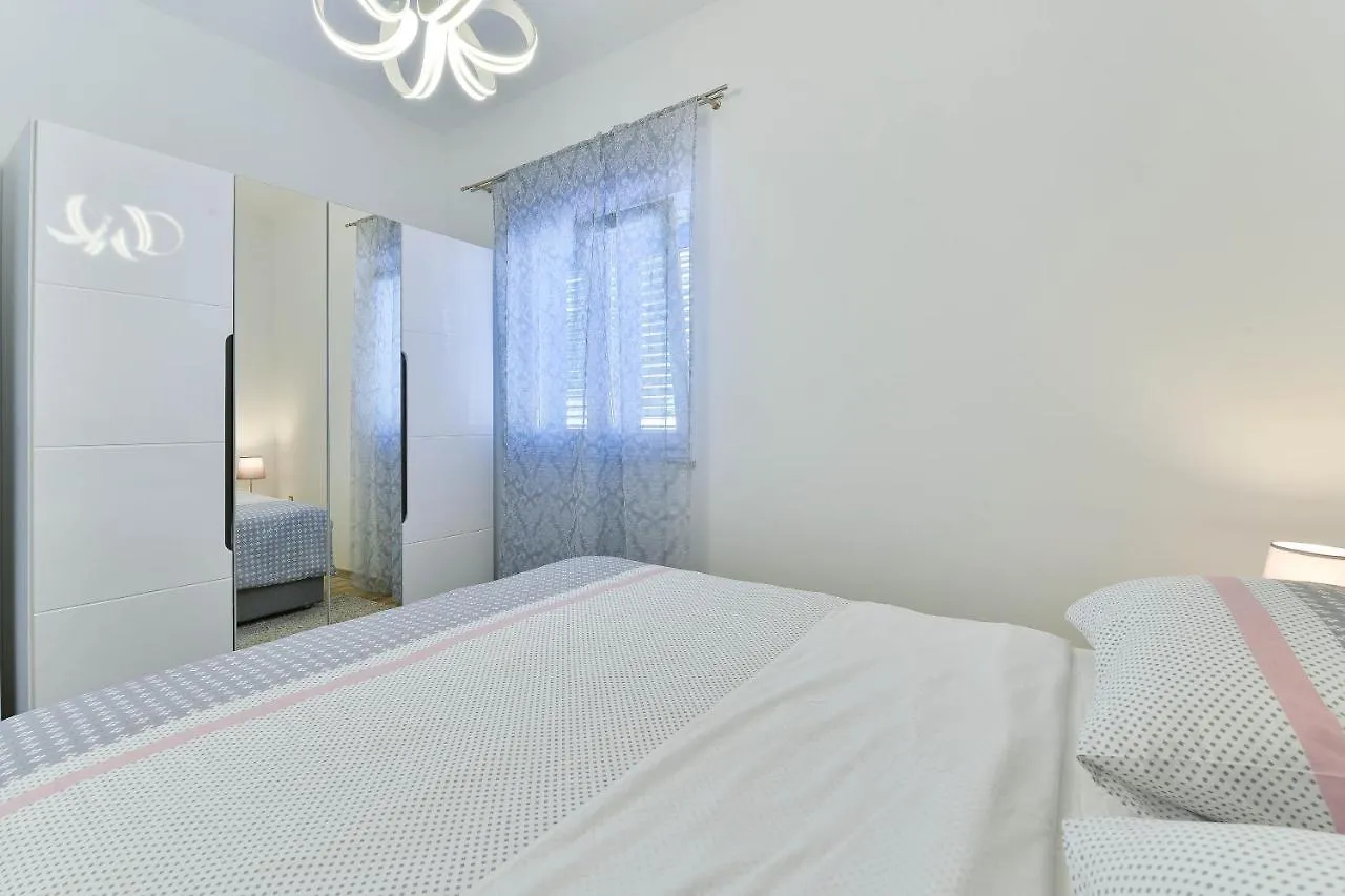 Apartments Crno Zadar 0*,  Kroatien