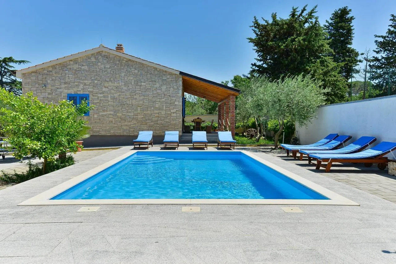 Apartments Crno Zadar 0*,  Croatia