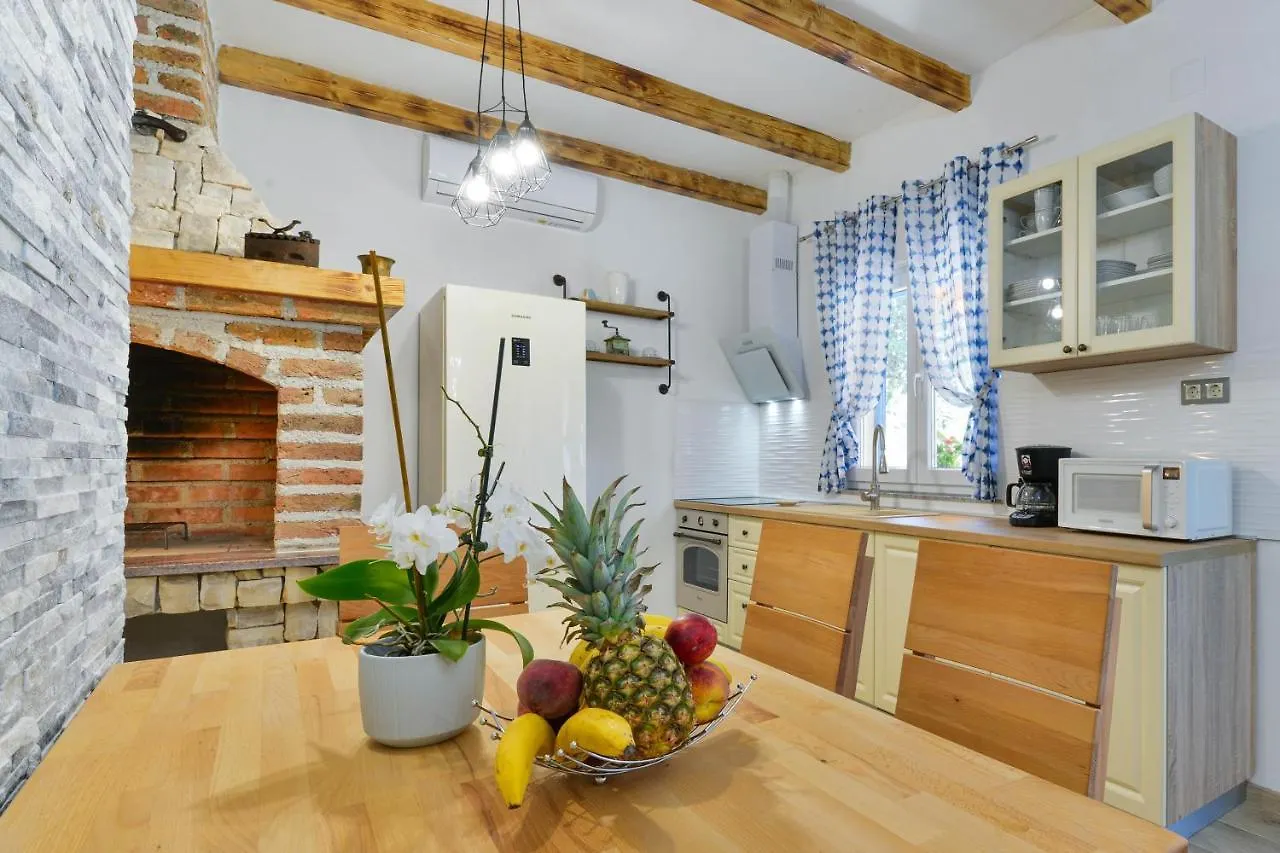 Apartments Crno Zadar