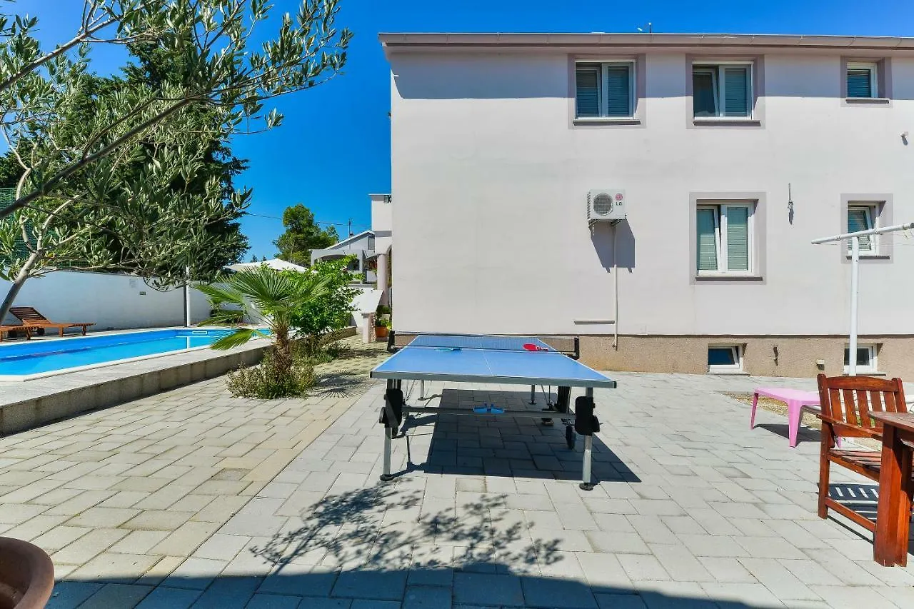Apartments Crno Zadar 0*,