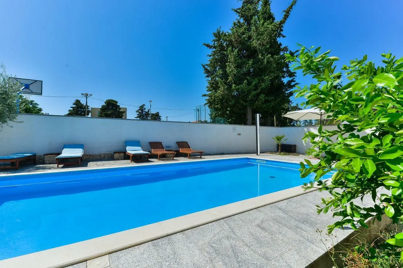 Apartments Crno Zadar