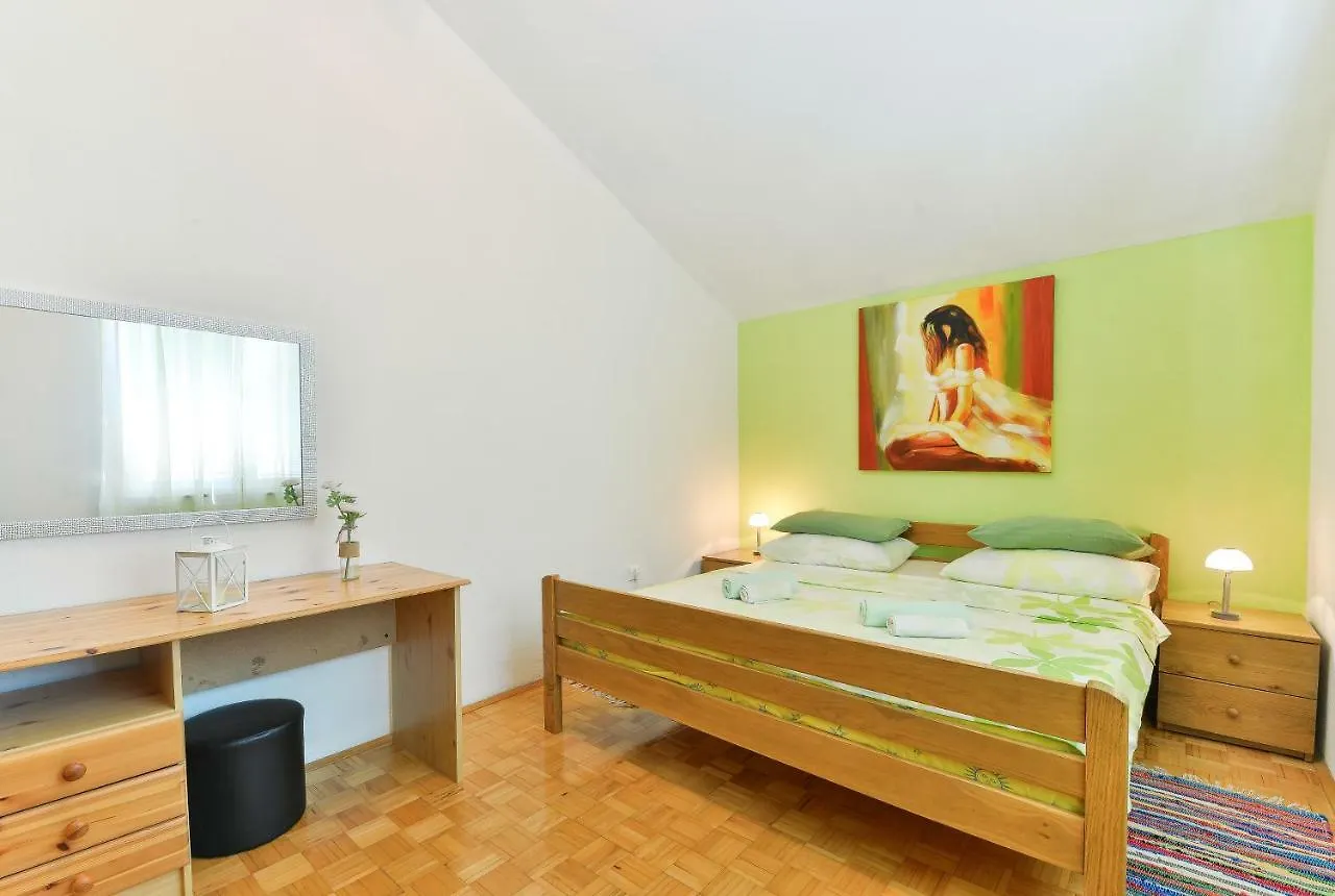 Apartments Crno Zadar 0*,