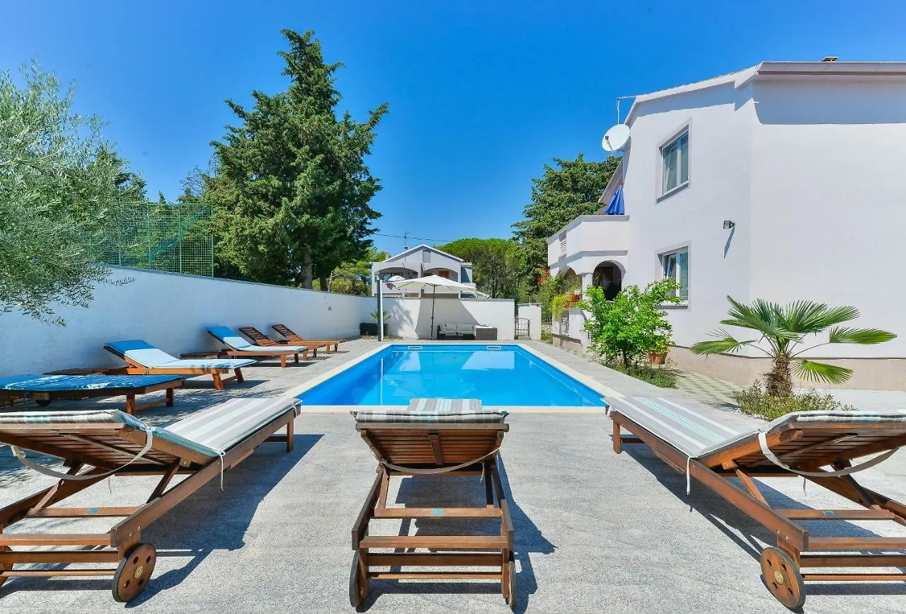 Apartments Crno Zadar